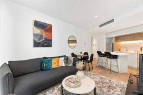 Stylish & Modern Apt In Best Location w Gym, Pool